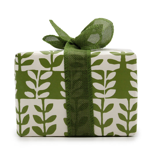 Gift Box - Rhubarb (Candle) + White Fig & Fell Berry (Fizz)